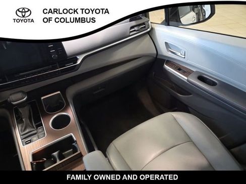 Used 2024 Toyota Sienna XLE FWD image 19