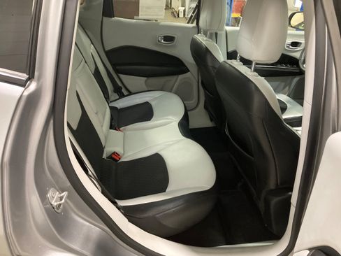 Used 2019 Jeep Compass Latitude AWD/4WD image 7