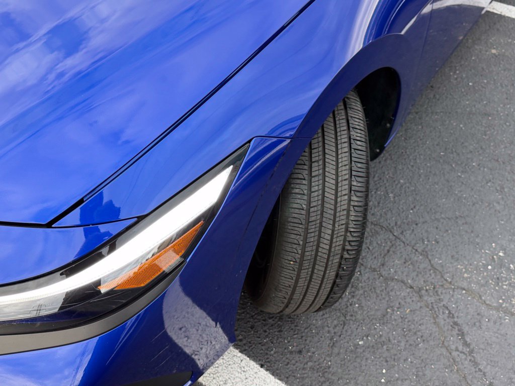 Used 2025 Hyundai Elantra SE FWD image 3