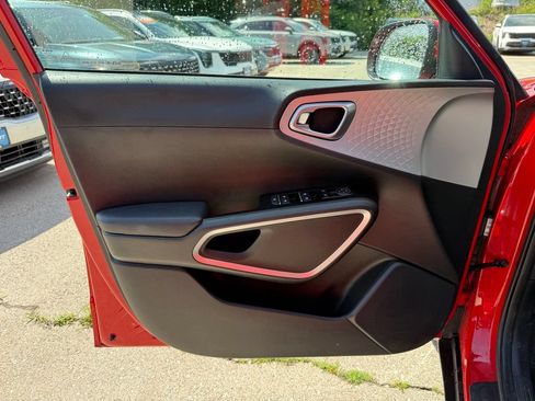 Certified 2023 Kia Soul LX w/ LX Technology Package FWD image 7