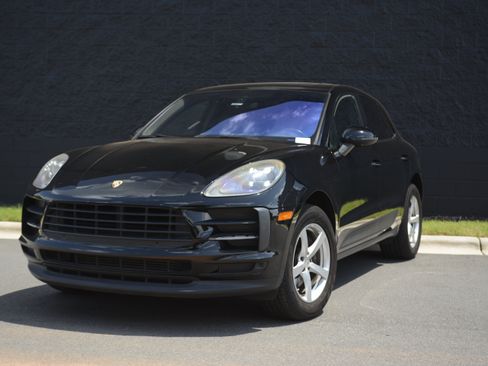 Certified 2019 Porsche Macan AWD/4WD image 40