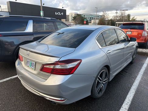 Used 2017 Honda Accord Sport image 4