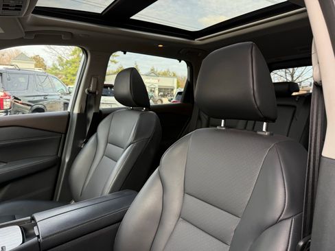 Used 2023 Nissan Rogue SV w/ SV Premium B Package image 44