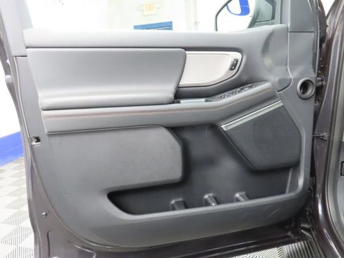 Used 2025 Ford Expedition Active AWD/4WD image 54