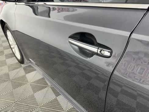 Used 2013 Toyota Avalon Limited image 25