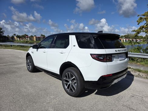 Used 2026 Land Rover Discovery Sport Landmark AWD/4WD image 2