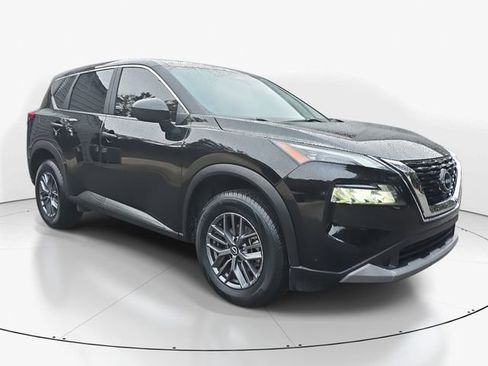 Used 2023 Nissan Rogue S image 2