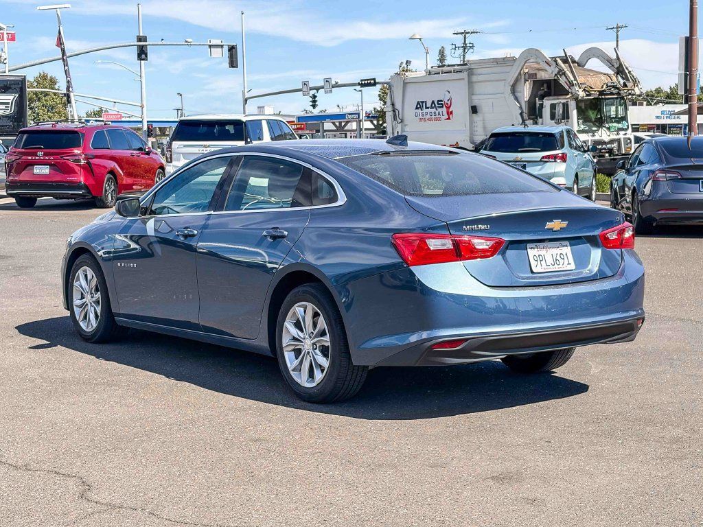 Used 2025 Chevrolet Malibu LT FWD image 2