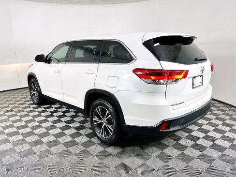 Used 2019 Toyota Highlander LE image 5