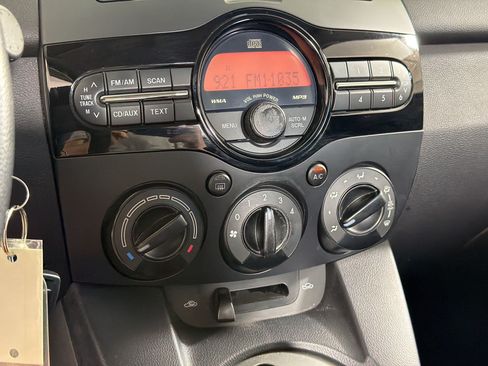 Used 2011 MAZDA MAZDA2 Sport FWD image 17
