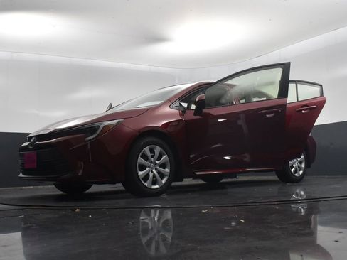 Used 2025 Toyota Corolla LE image 26