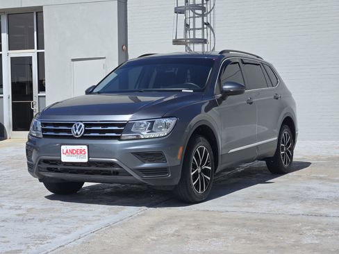 Used 2021 Volkswagen Tiguan SE image 4