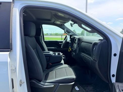 Used 2019 Chevrolet Silverado 1500 Custom w/ Custom Value Package AWD/4WD image 11