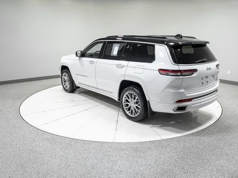 Used 2025 Jeep Grand Cherokee L Summit w/ Luxury Tech Group V AWD/4WD image 39