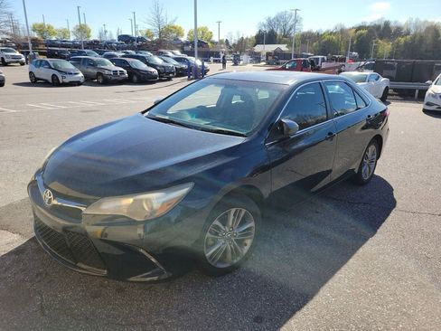Used 2015 Toyota Camry SE image 1