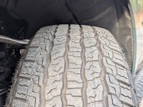 Used 2025 Chevrolet Suburban Z71 w/ Comfort Package image 38