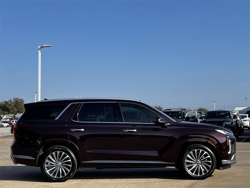 Used 2024 Hyundai Palisade Calligraphy image 3