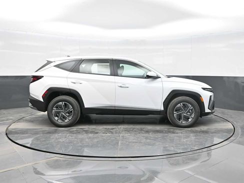 New 2026 Hyundai Tucson Blue SE image 8