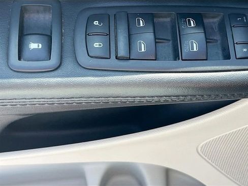 Used 2019 Dodge Grand Caravan SE FWD image 17