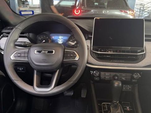 Used 2024 Jeep Compass Latitude image 33