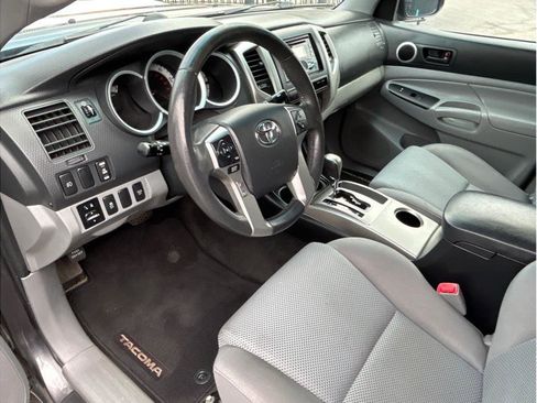Used 2014 Toyota Tacoma 4x4 Double Cab image 2