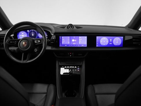 Certified 2025 Porsche Macan 4 Electric image 32