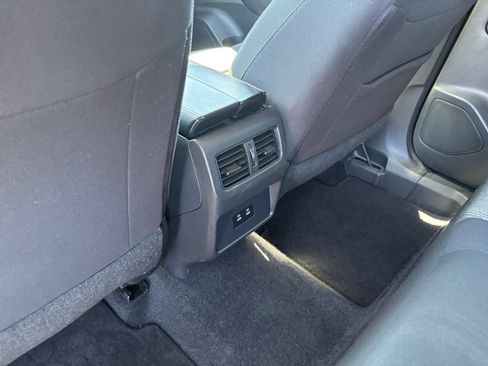 Used 2025 Nissan Rogue SV FWD image 24