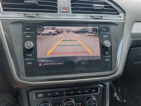 Used 2018 Volkswagen Tiguan SE w/ Panoramic Sunroof Package AWD/4WD image 30