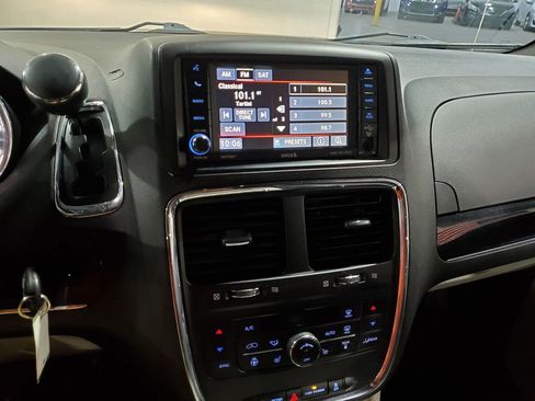 Used 2017 Dodge Grand Caravan SXT w/ Driver Convenience Group image 26