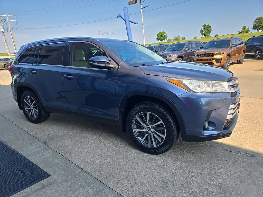 Used 2019 Toyota Highlander XLE FWD image 13