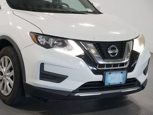 Used 2017 Nissan Rogue S AWD/4WD image 4
