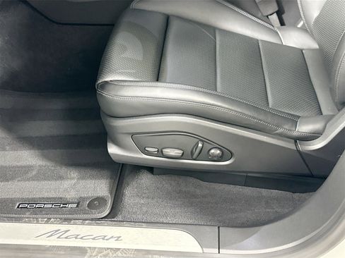 Certified 2025 Porsche Macan Electric image 34
