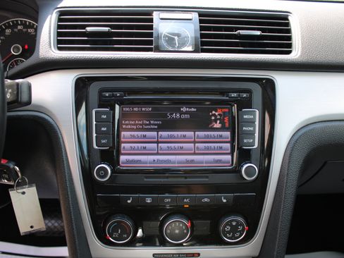 Used 2013 Volkswagen Passat TDI SE image 24