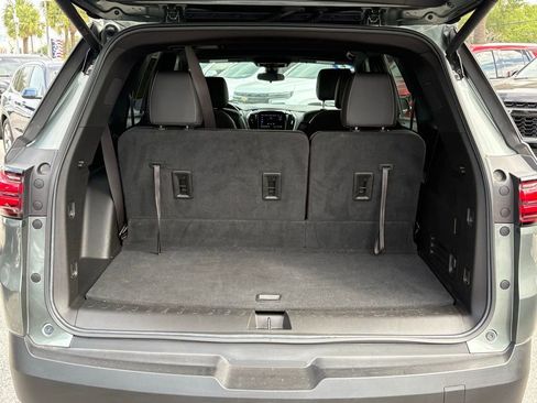 Used 2023 Chevrolet Traverse LT FWD image 11