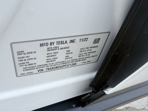 Used 2023 Tesla Model X AWD/4WD image 38