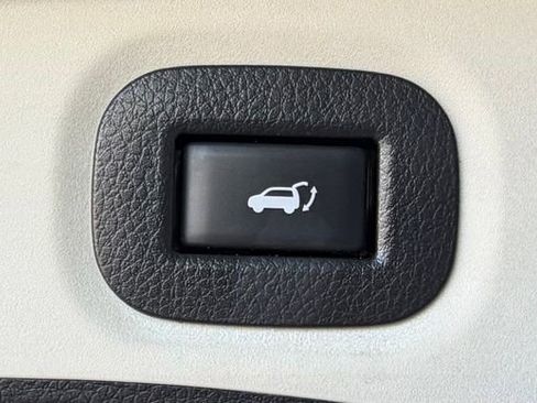 Used 2018 Nissan Rogue SL w/ Premium Package AWD/4WD image 33