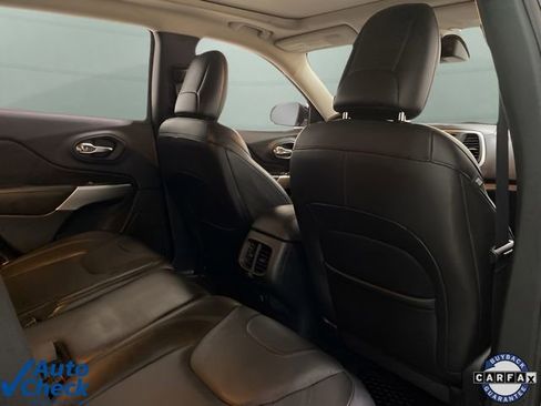 Used 2017 Jeep Cherokee Overland w/ Technology Group image 71