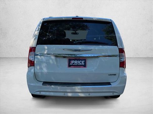 Used 2013 Chrysler Town & Country Limited w/ Luxury Group FWD image 7