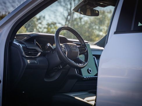 Used 2024 GMC Acadia Elevation image 21