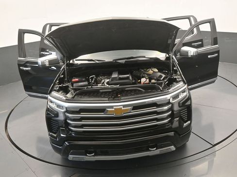 Used 2023 Chevrolet Silverado 1500 High Country w/ High Country Premium Package AWD/4WD image 95
