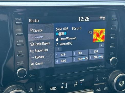 Used 2022 Toyota Highlander XLE AWD/4WD image 19
