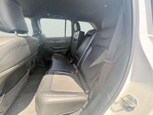 Used 2023 Jeep Grand Cherokee Altitude RWD image 12