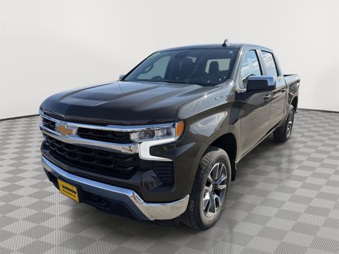 Used 2023 Chevrolet Silverado 1500 LT image 2