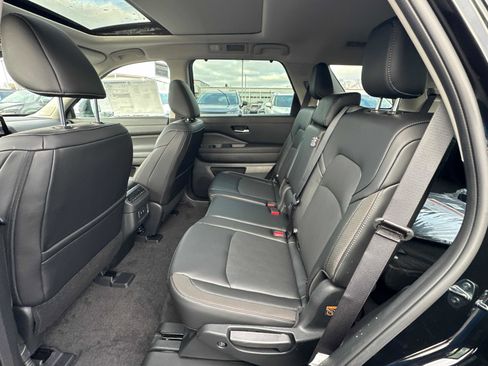 New 2026 Nissan Pathfinder SL w/ SL Premium Package (P04) AWD/4WD image 25