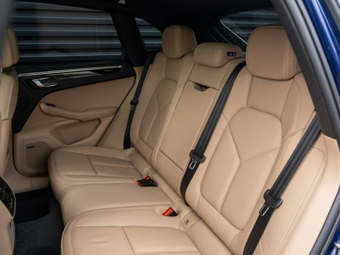 Certified 2026 Porsche Macan AWD/4WD image 31