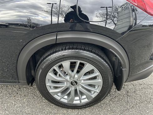 Certified 2025 INFINITI QX50 Luxe image 11