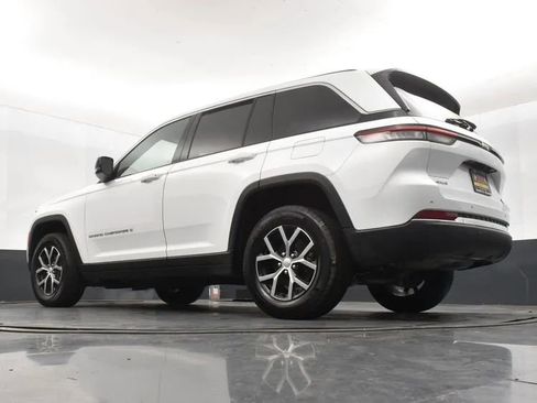 Used 2024 Jeep Grand Cherokee Limited image 12