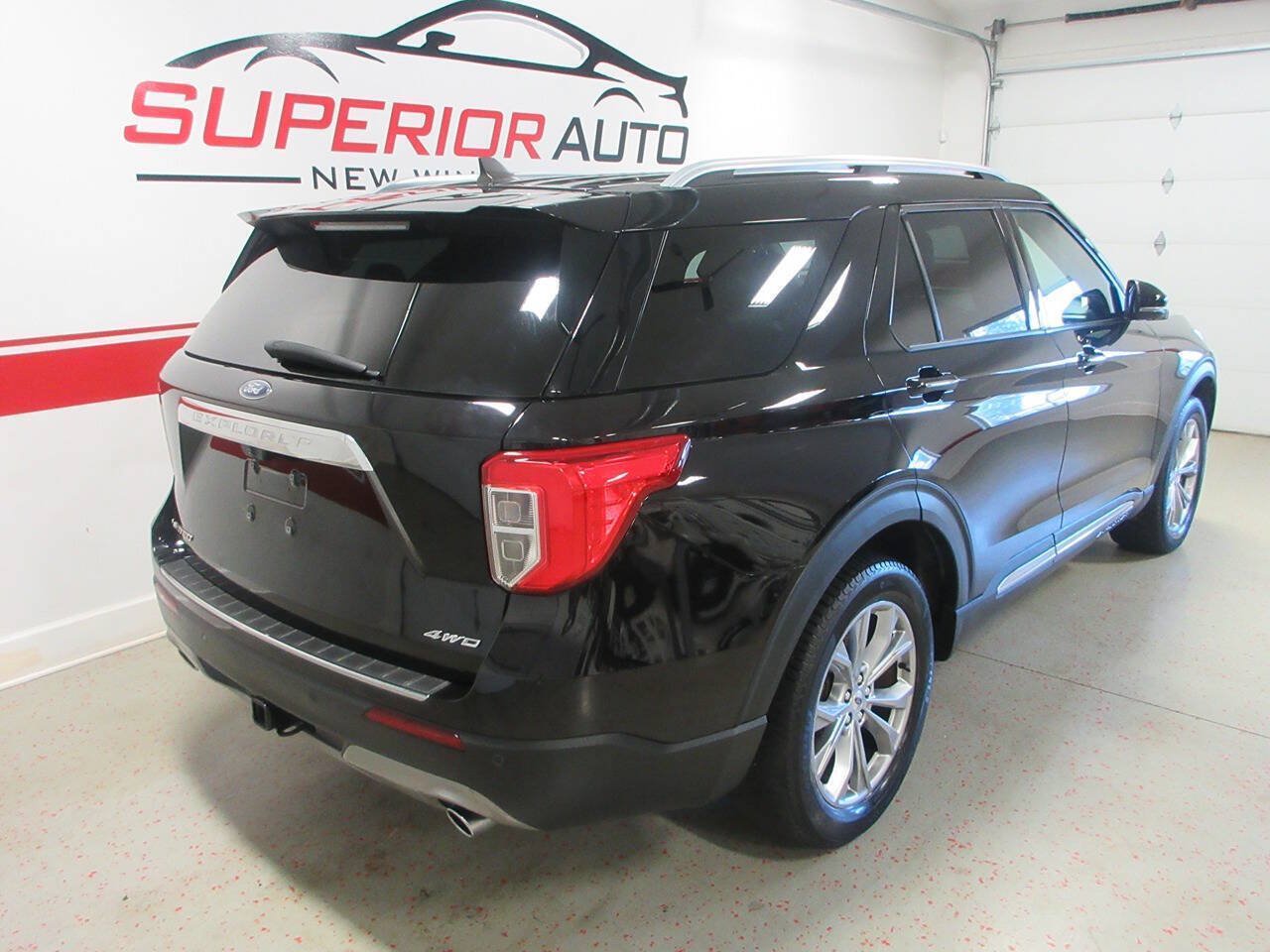 Used 2021 Ford Explorer Limited w/ Equipment Group 301A AWD/4WD image 17