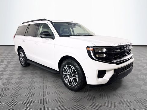 Used 2025 Ford Expedition Active AWD/4WD image 1