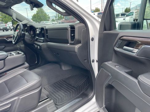 Used 2023 Chevrolet Silverado 1500 LT w/ Leather Package AWD/4WD image 16